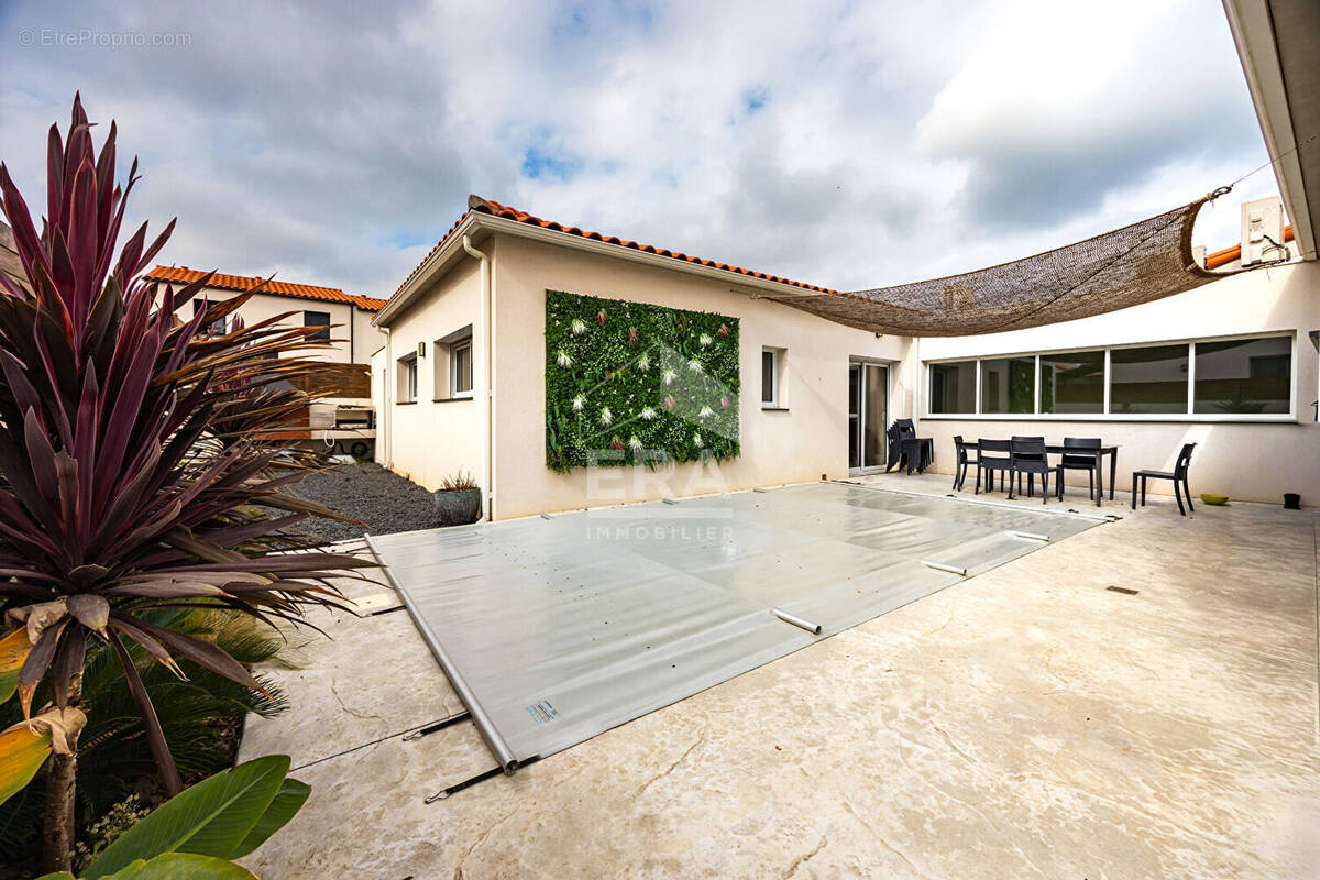 Maison à VILLELONGUE-DELS-MONTS