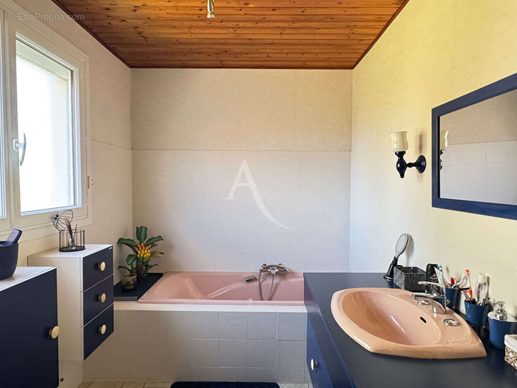 Maison à VOUILLE-LES-MARAIS