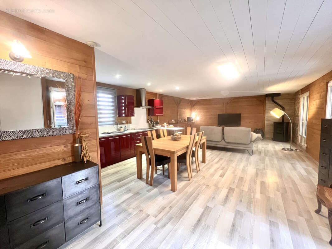 Maison à GILLY-SUR-ISERE