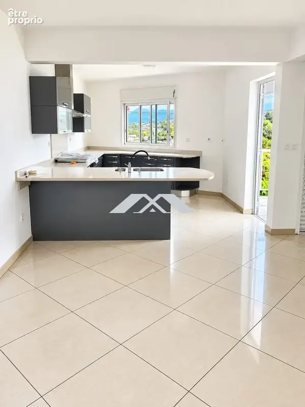 Maison 5 pièces 138 m² à vendre à Le Tampon (97430) - photo 3
