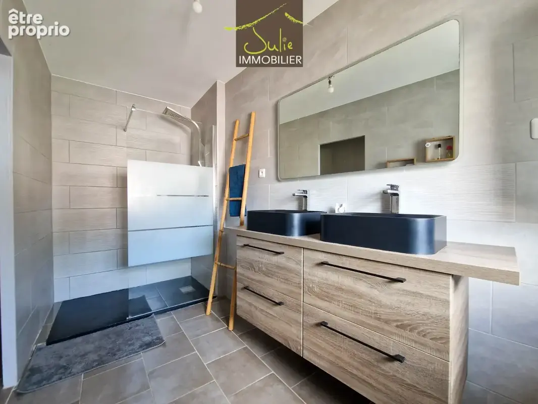 Ensemble immobilier : maison avec appartement et garages - photo 8