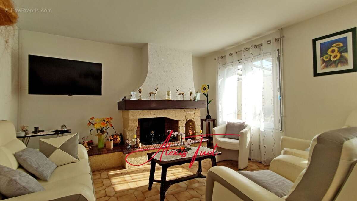 Maison à AMBARES-ET-LAGRAVE