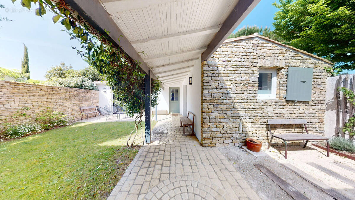 Maison à LES PORTES-EN-RE