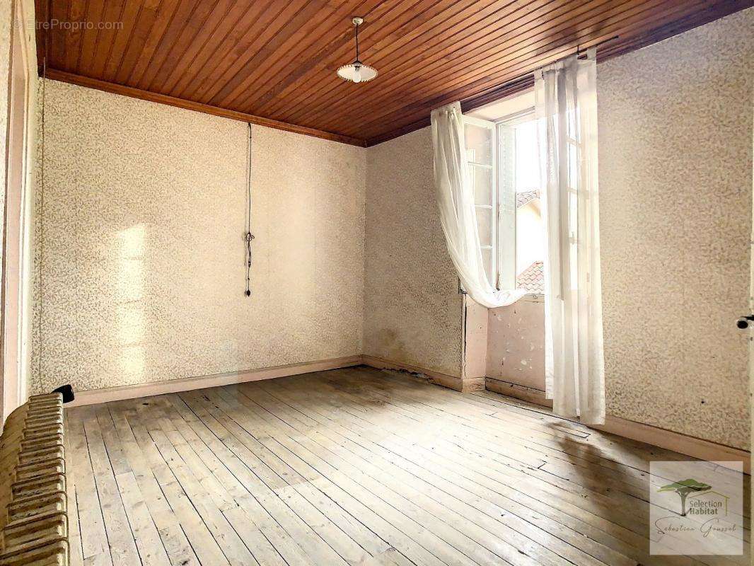 Maison à LAVAL-DE-CERE