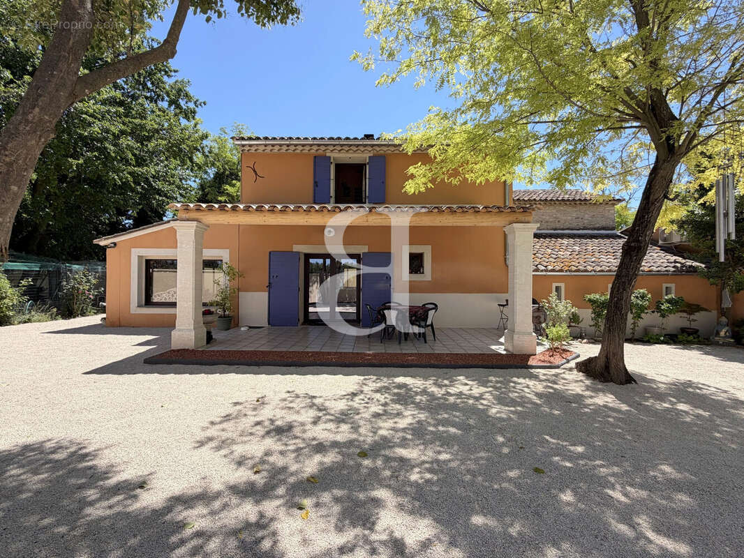 Maison 220 m² à L'isle-Sur-La-Sorgue  - photo 3