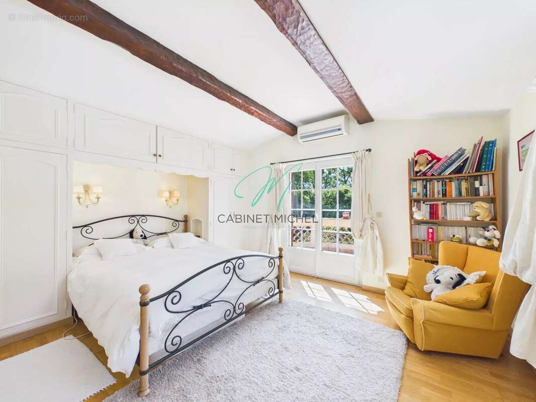 Maison à ROQUEFORT-LES-PINS