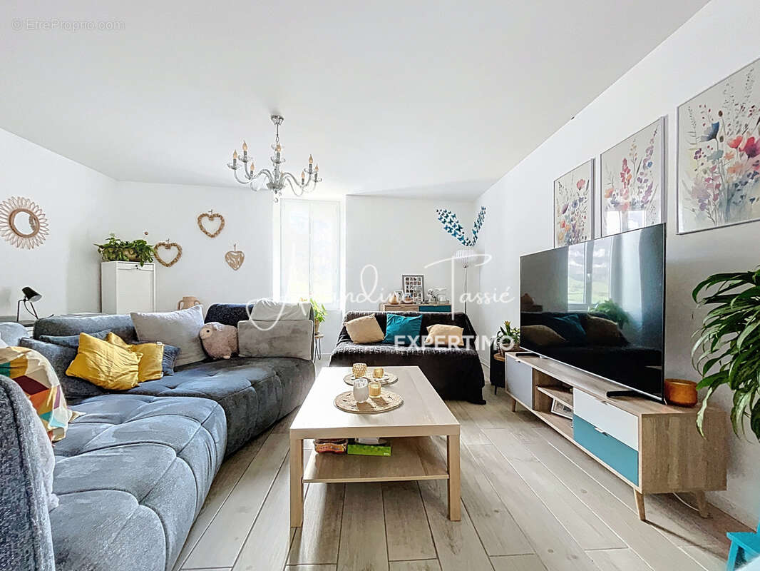 Appartement à COMPEYRE