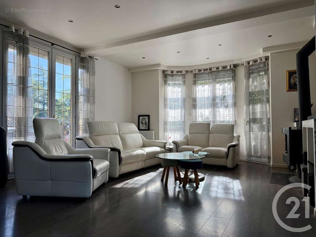 Maison à IVRY-LA-BATAILLE