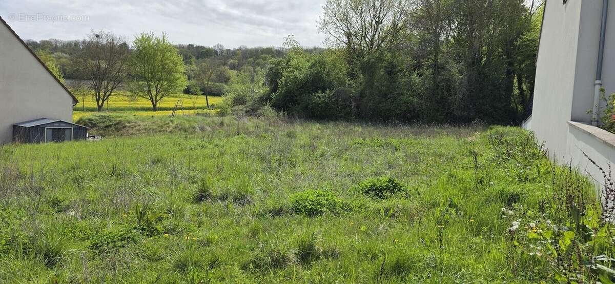 Terrain à SAINT-QUENTIN