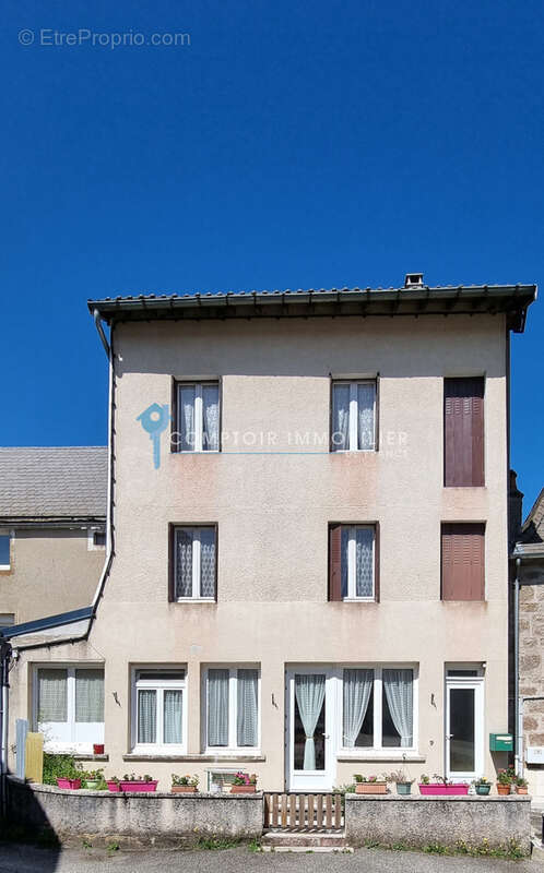 Dépt. 07 - A VENDRE au BEAGE - Immense Maison de Village de 280 m2 - Parcelle de 100 m2 - photo 4