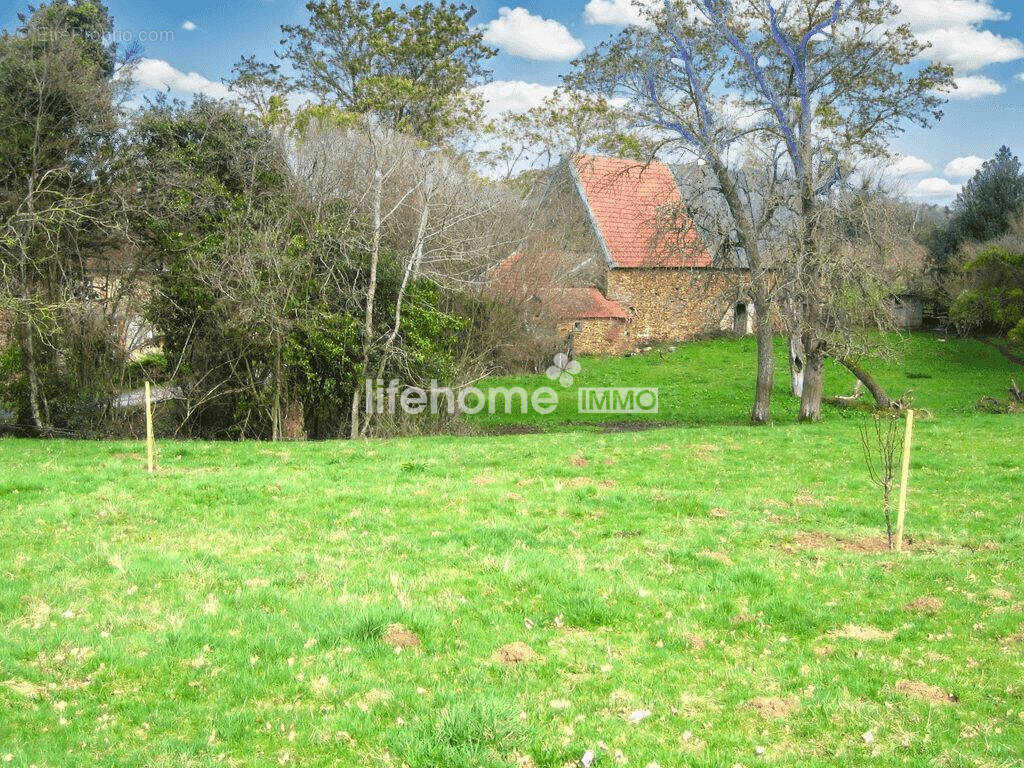 Maison à NOUZERINES