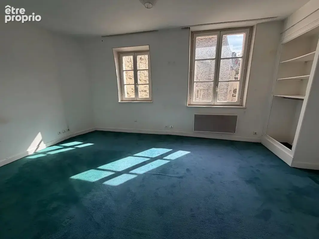 Appartement 3 pièces à fort potentiel FAUBOURG SAINT ANTOINE - photo 2