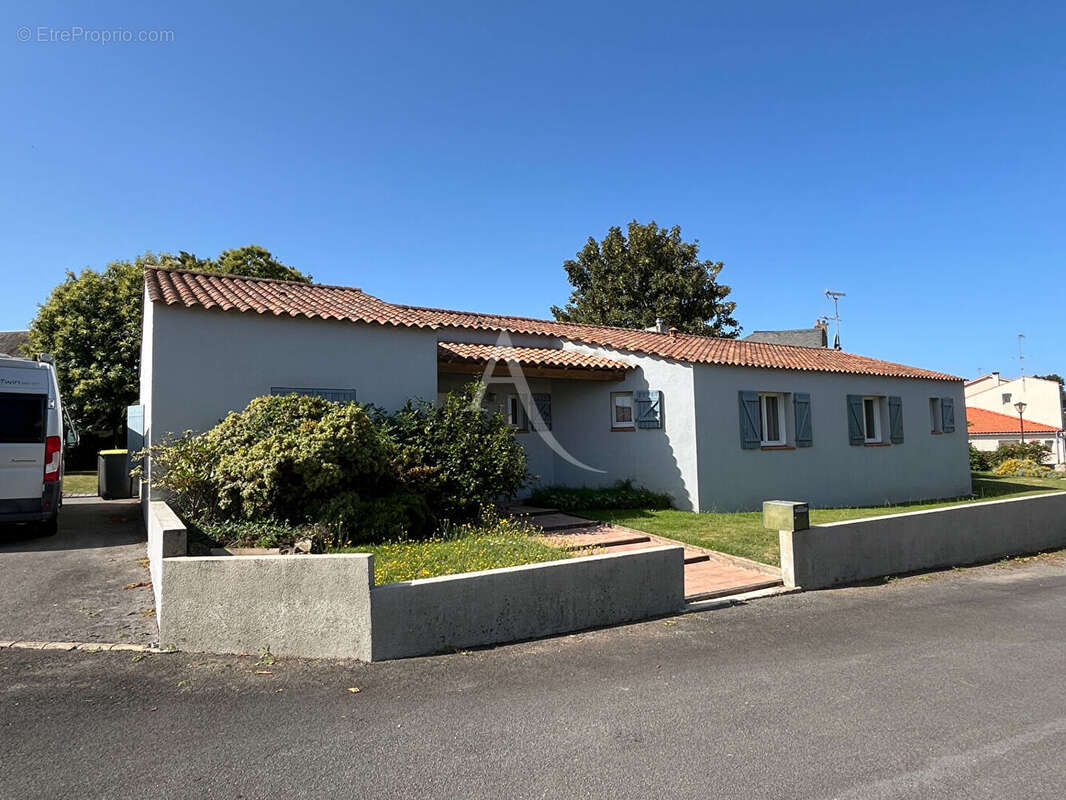 Maison Les Achards - 4 chambres - photo 9