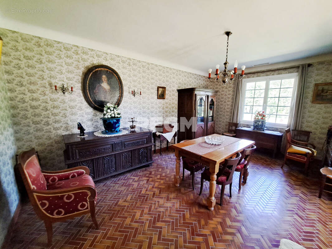 Maison à SAINT-PIERRE-D'EYRAUD