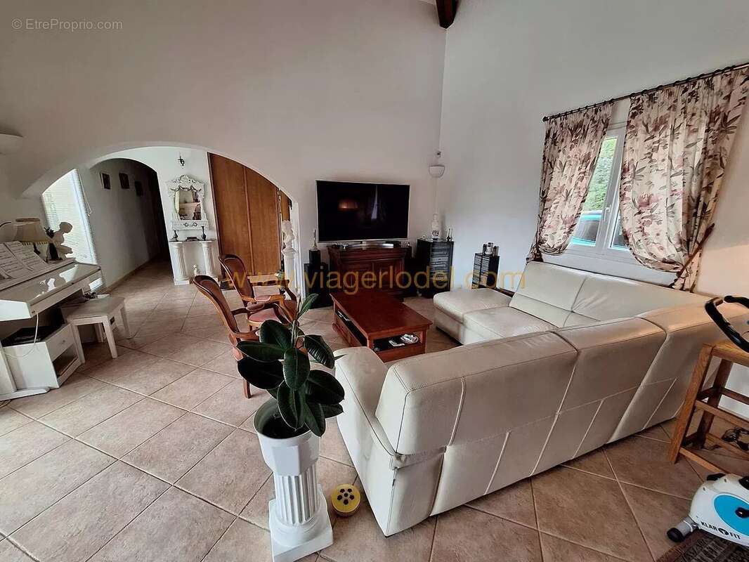 Maison à ROQUEBRUNE-SUR-ARGENS