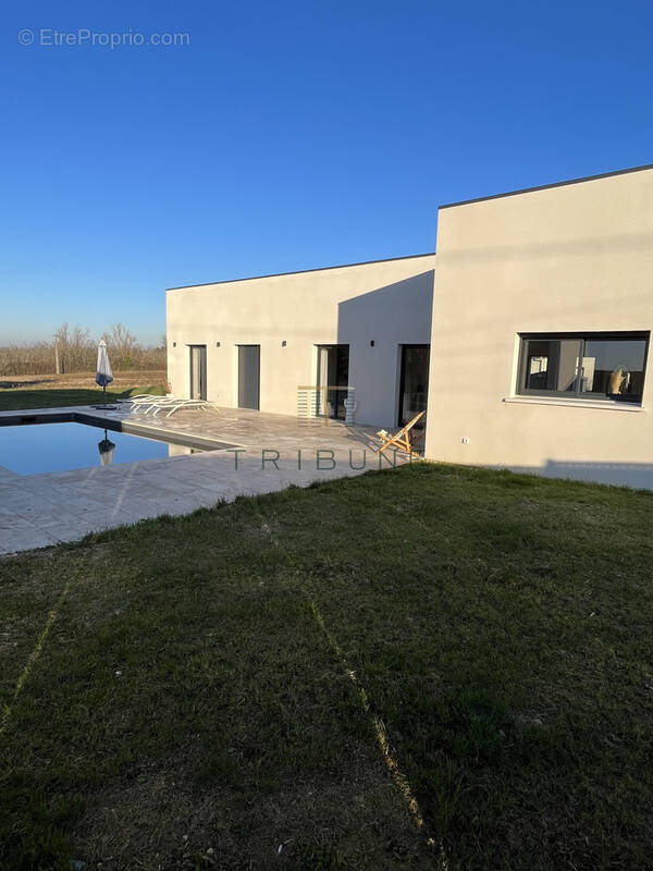 Maison à SAINTE-COLOMBE-EN-BRUILHOIS