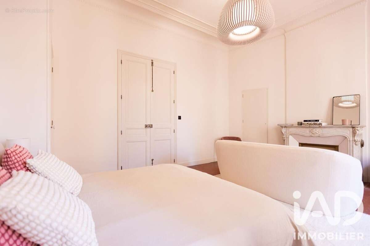 Appartement 176 m² à Marseille-1e  - photo 8