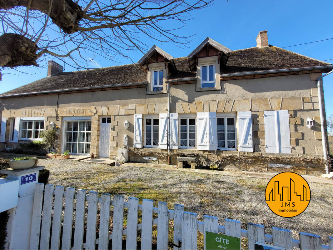 Maison à LE MONTET