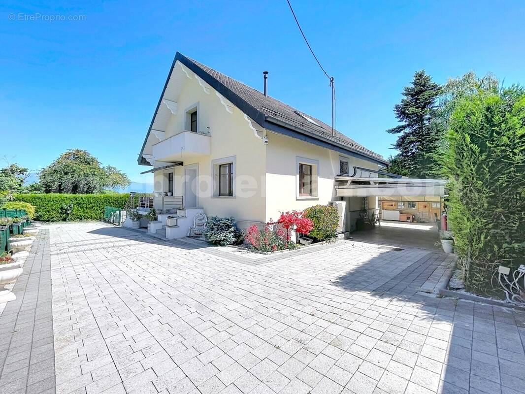 Maison_grand_espace_proche_genève_frontière_suisse_garre_lumineux_calme_piscine_terrasse_extérieur_séjour_salon_cuisine_chambre_1_2_3_4salle_de_bains_sous-sol_independance_gararge - Maison à CHENEX