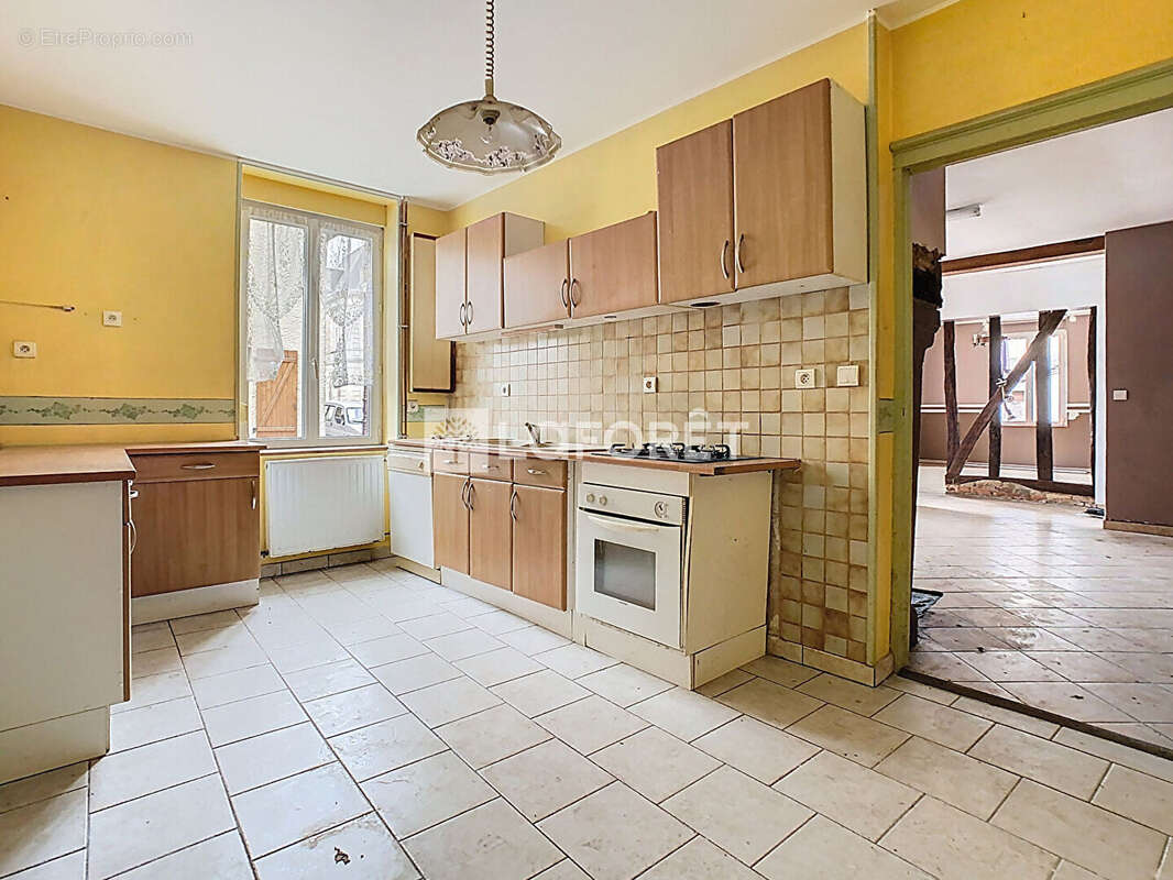 Maison à LA NEUVILLE-AU-PONT