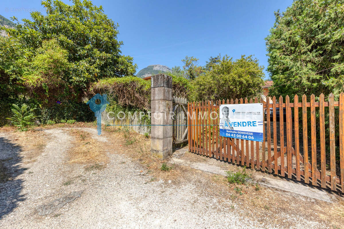 Isère (38) La Tronche -Maison Atypique 220 m2 sur terrain arboré de 1240 m2 - photo 15