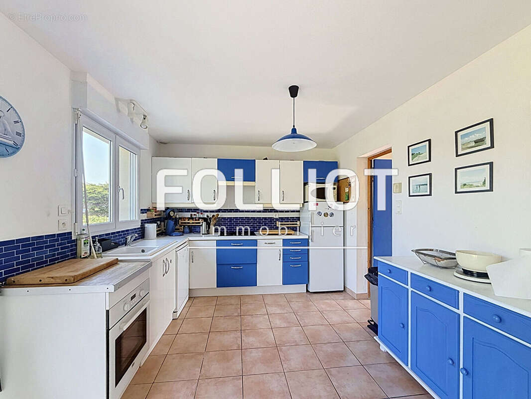 A Vendre À seulement 100 mètres de la mer Maison familiale dans un environnement calme et préservé à Saint-Jean-de-la-Rivière - photo 7