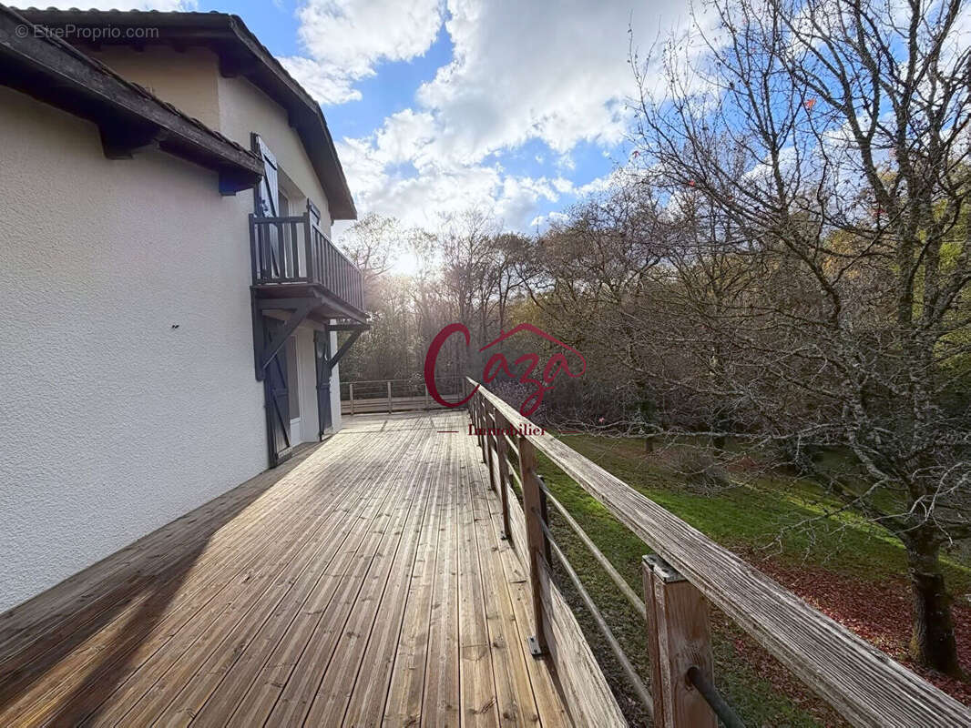 Maison à FARGUES-SAINT-HILAIRE