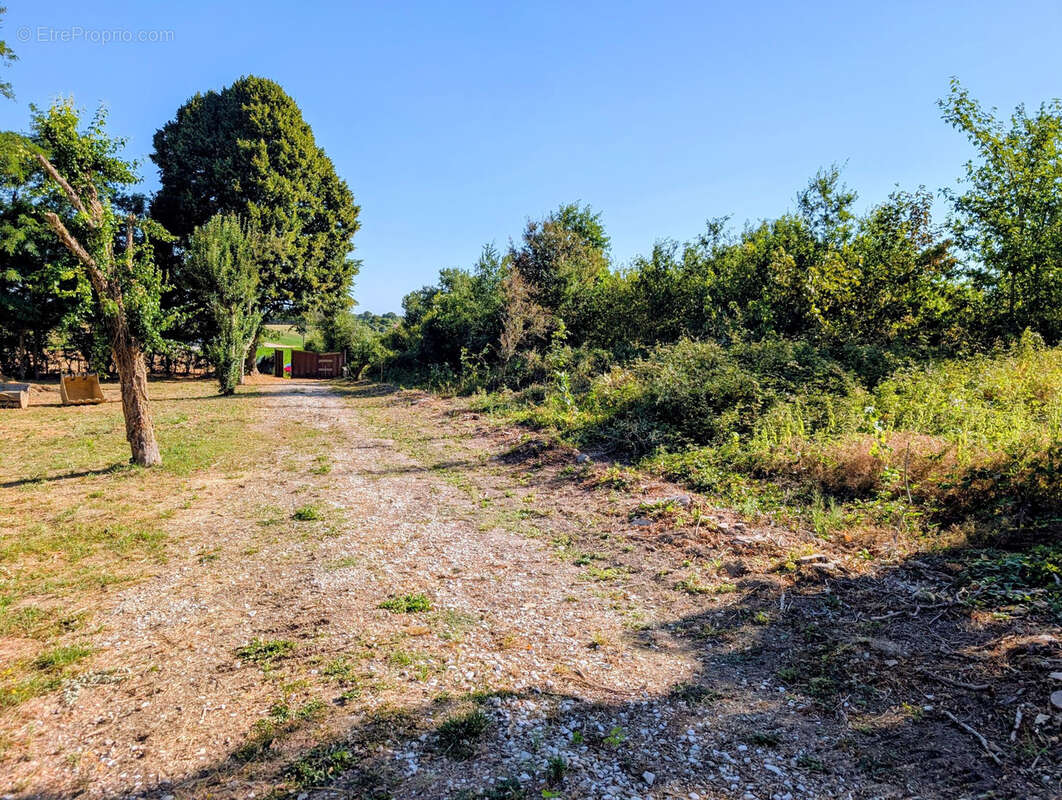 Terrain à bâtir de 1010 m2 - photo 2