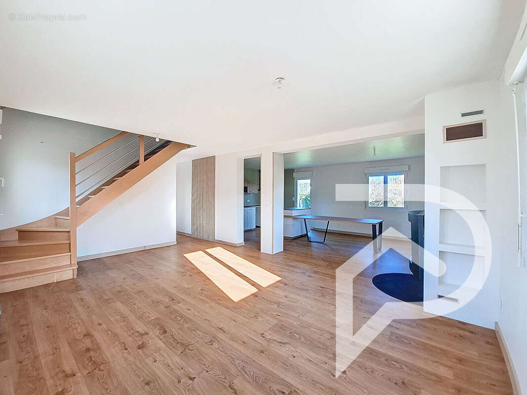 Maison à SAINT-MARTIN-EN-CAMPAGNE