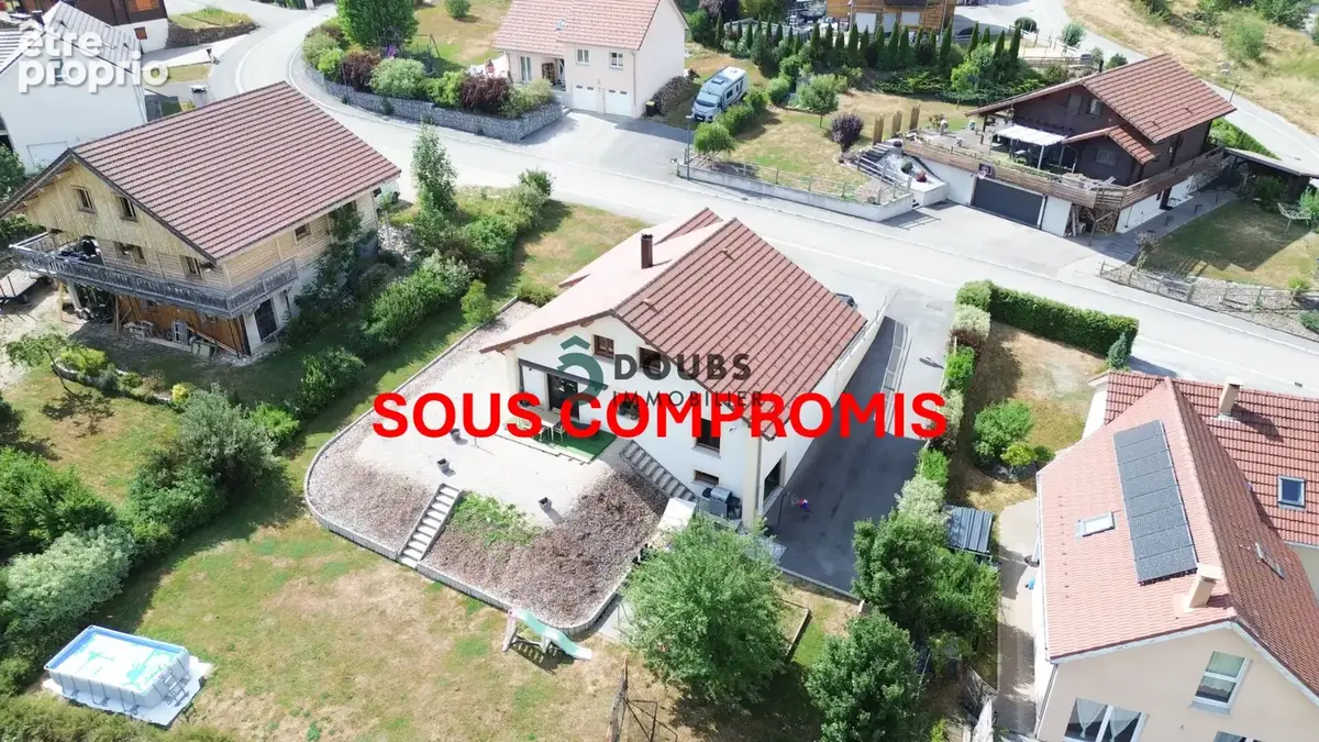 Maison à LES COMBES