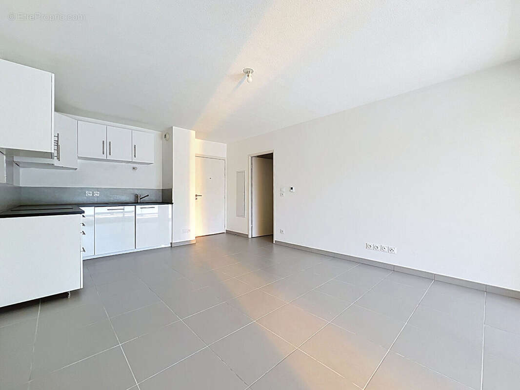 Vends appartement 3 pièces avec Terrasse + BOX  Secteur CHATEAU GOMBERT - photo 5