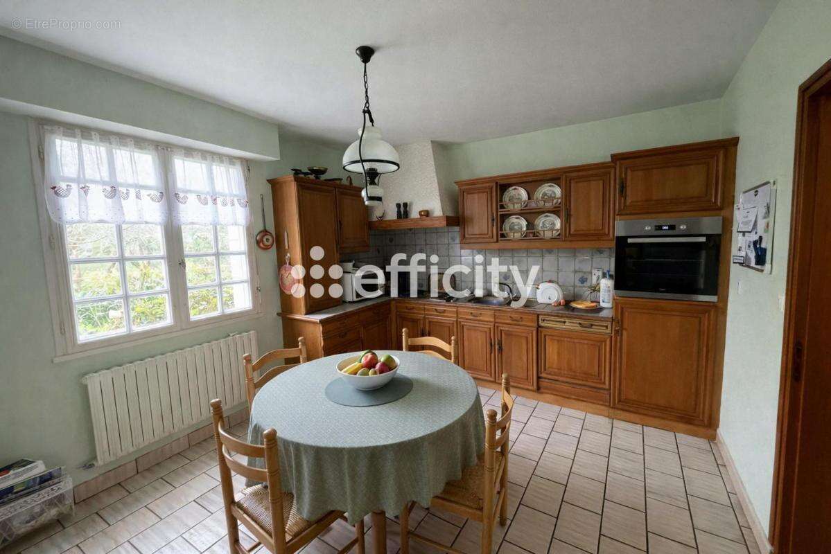 Maison à SAINT-HERNIN