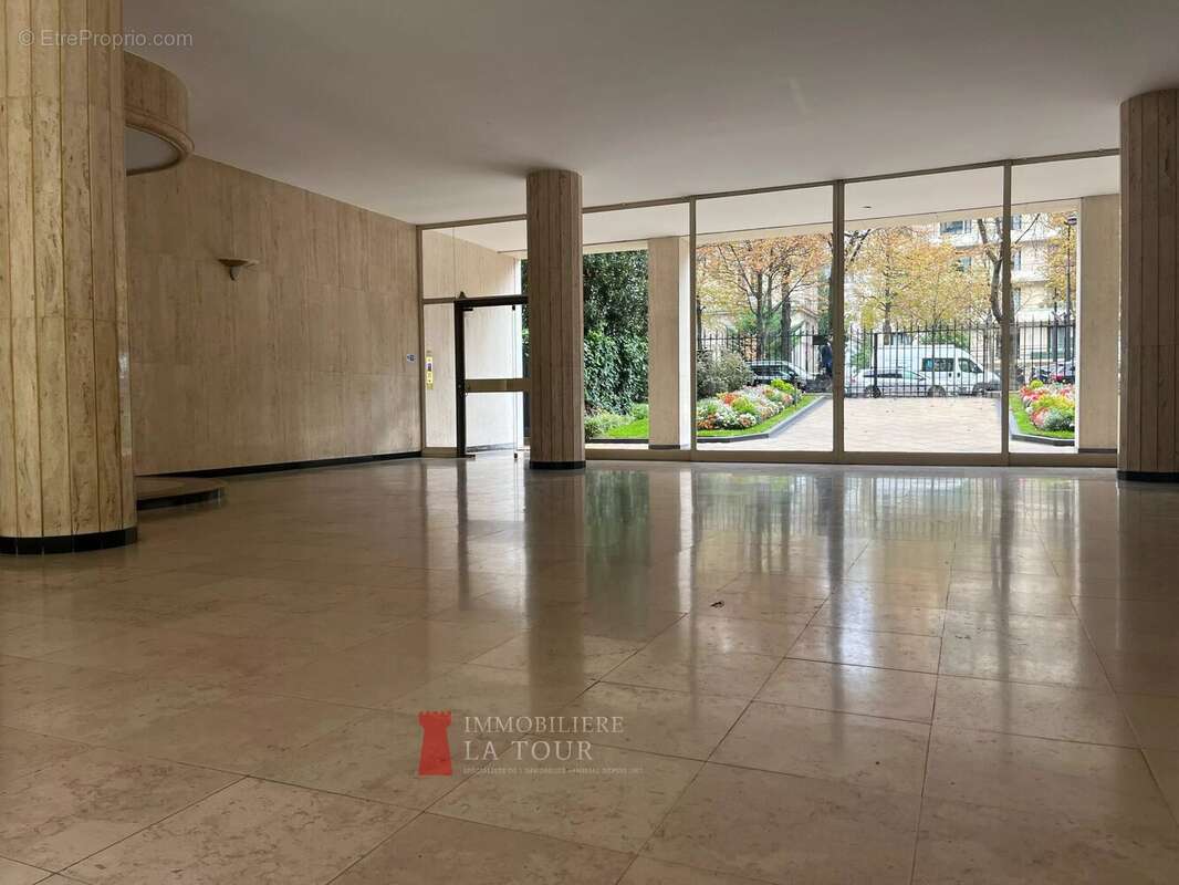 Appartement à PARIS-16E