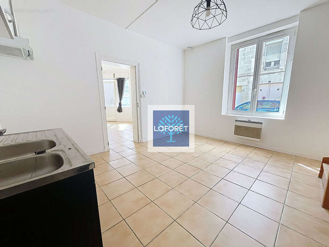 Maison à MONTLIEU-LA-GARDE