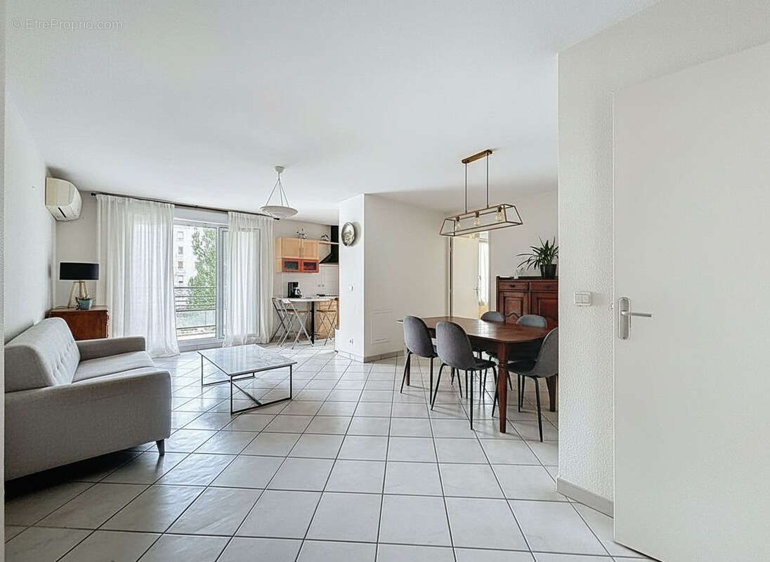 Appartement à TASSIN-LA-DEMI-LUNE