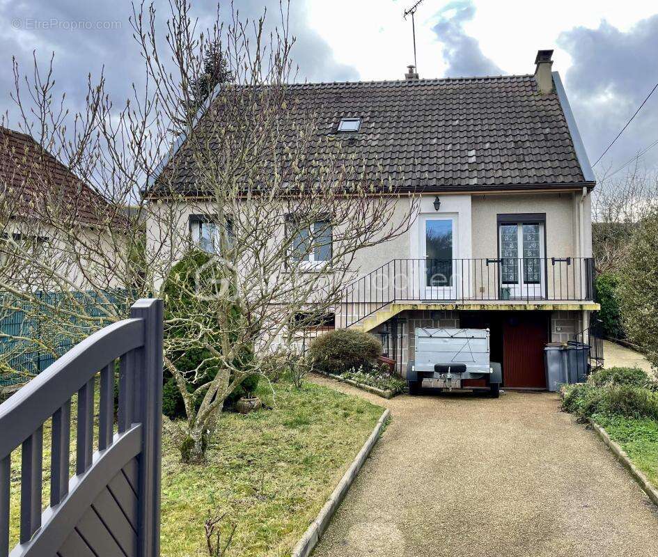 Maison à DAMMARIE-LES-LYS