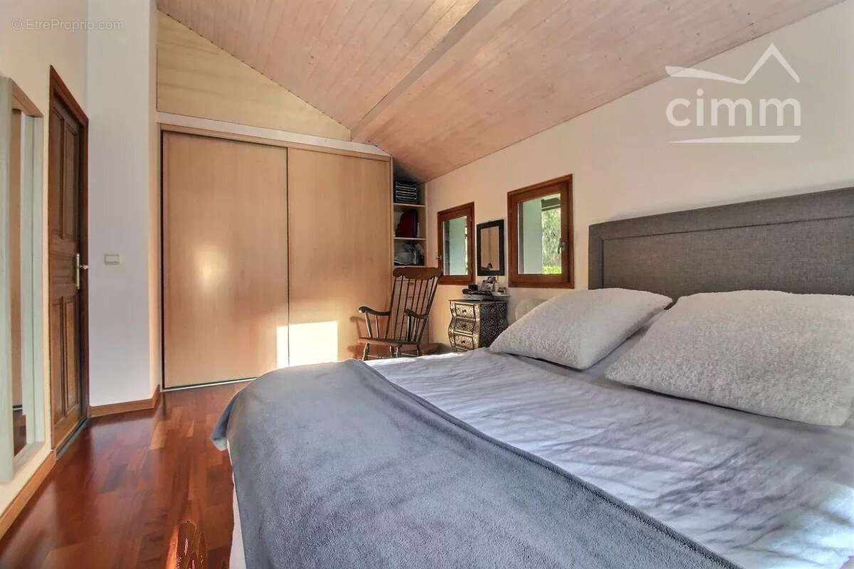 Maison à SAINT-VINCENT-DE-MERCUZE