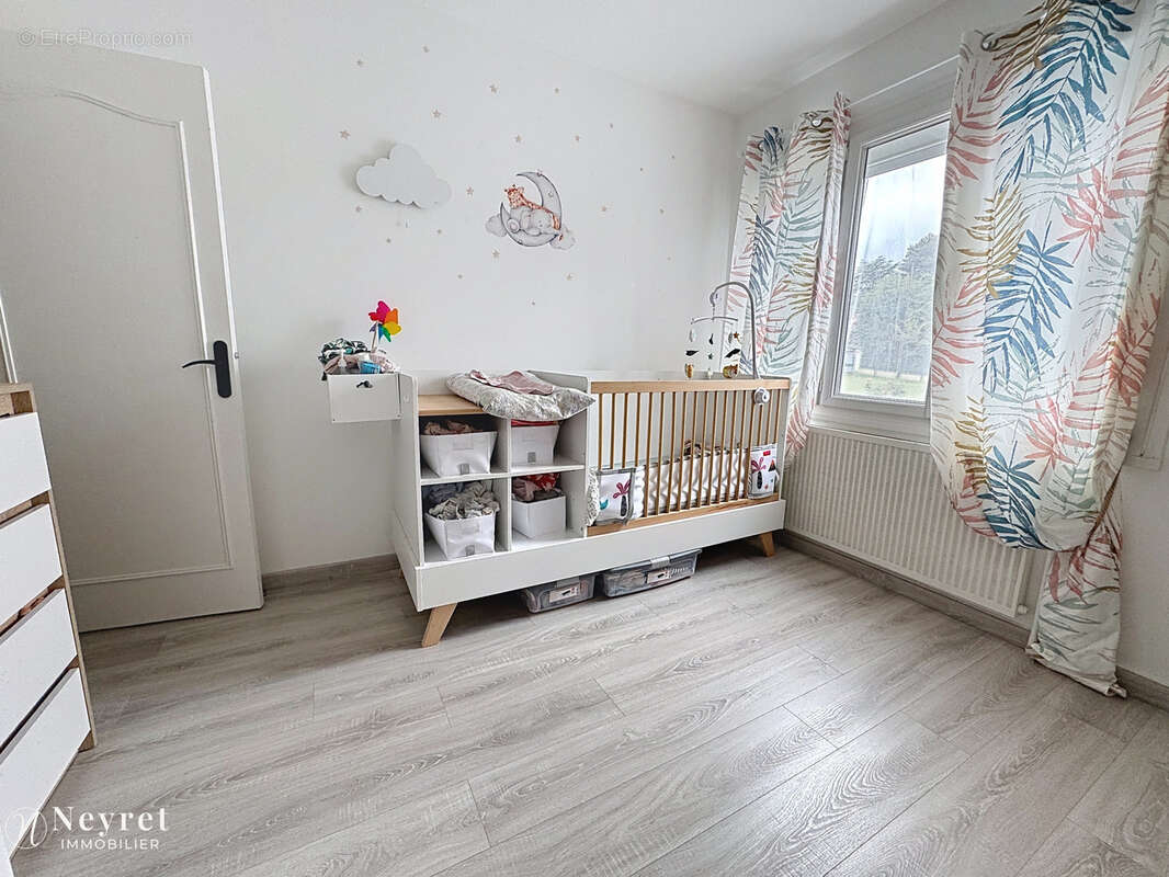 Appartement à SAINT-GENIS-LAVAL