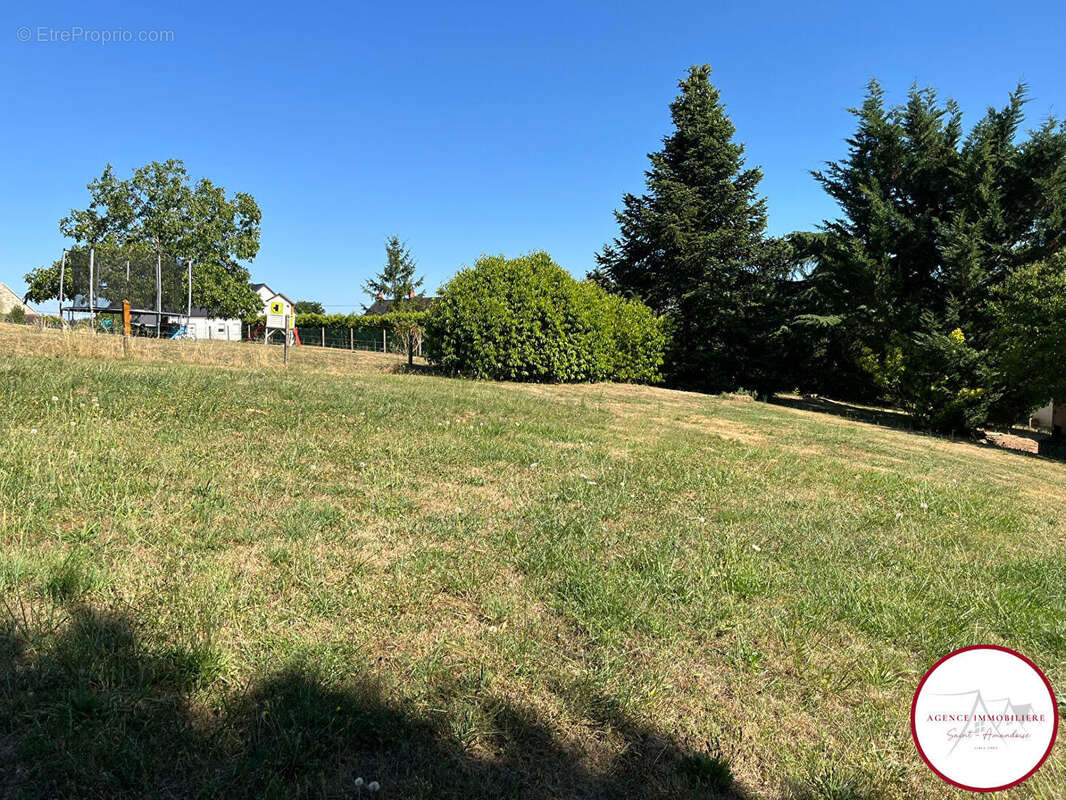 Terrain constructible  de 1220 m² SAINT AMAND MONTROND - photo 2