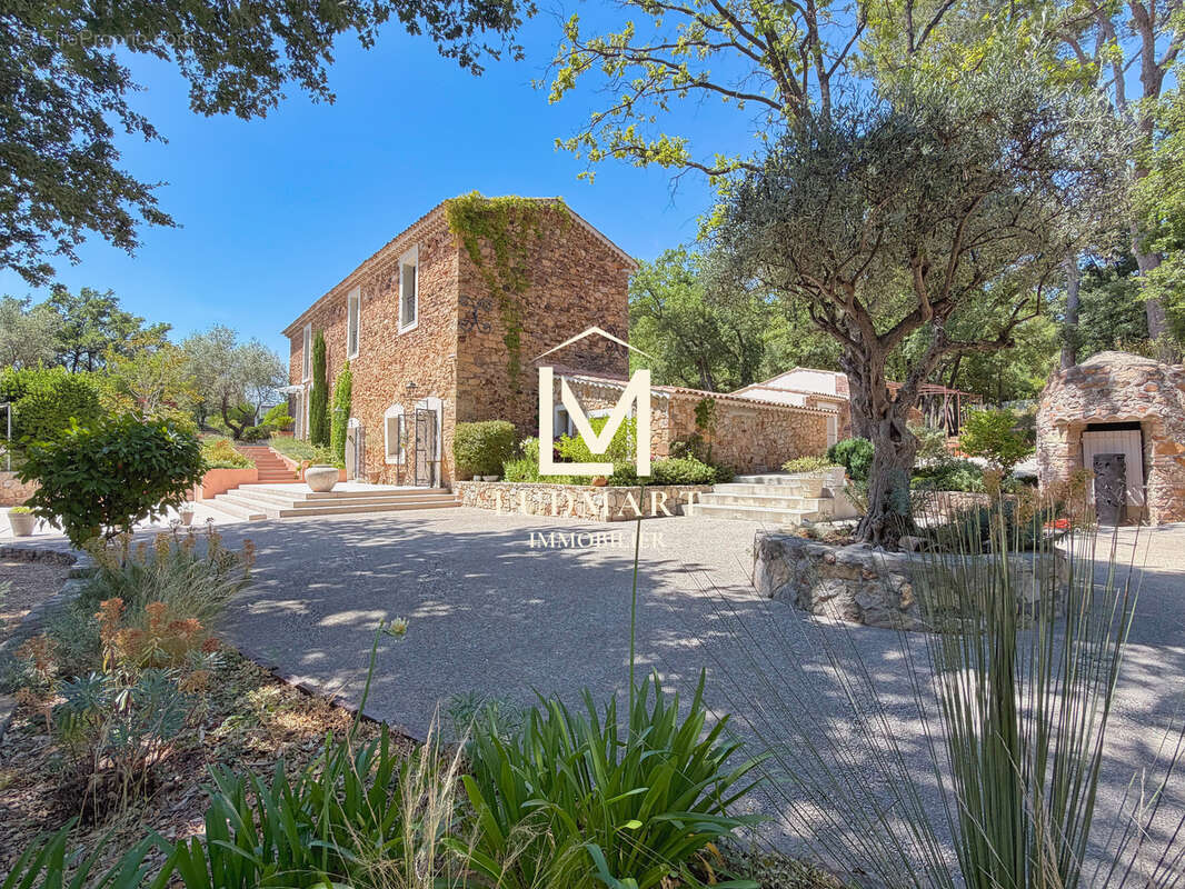 Propriété de caractère avec ancienne bergerie rénovée, piscine et 7,5 hectares en Provence - photo 8