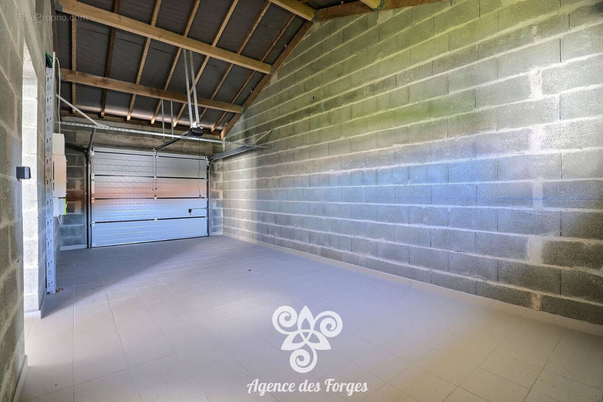 Maison à SAINT-MACAIRE-EN-MAUGES