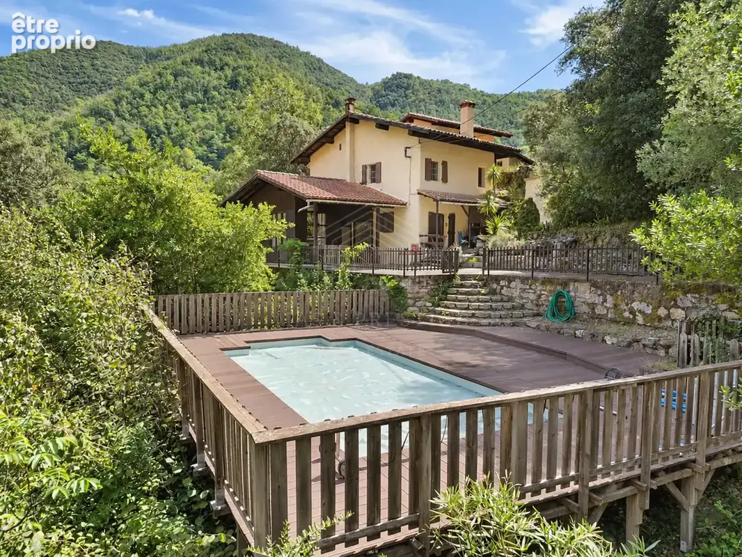 Maison 8 pièces 252 m² · à Montferrer · 252 m² · 490 000 €