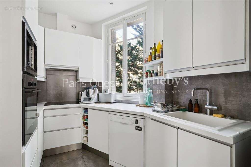 Appartement à NEUILLY-SUR-SEINE