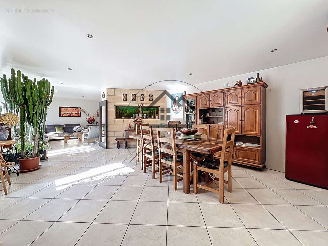 Maison à CIRES-LES-MELLO