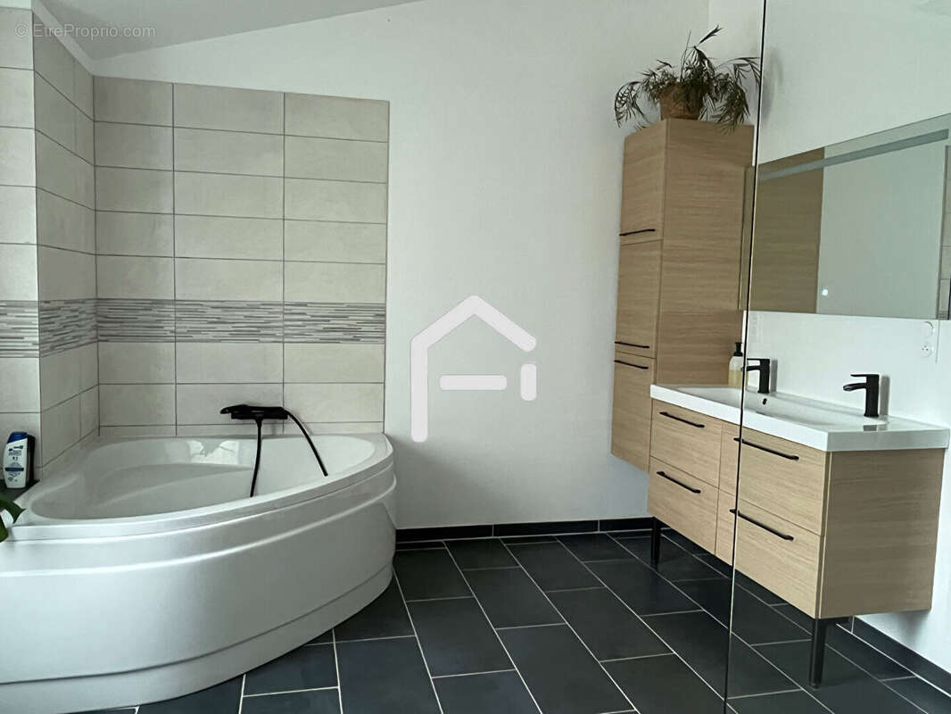 Maison à LE BERNARD