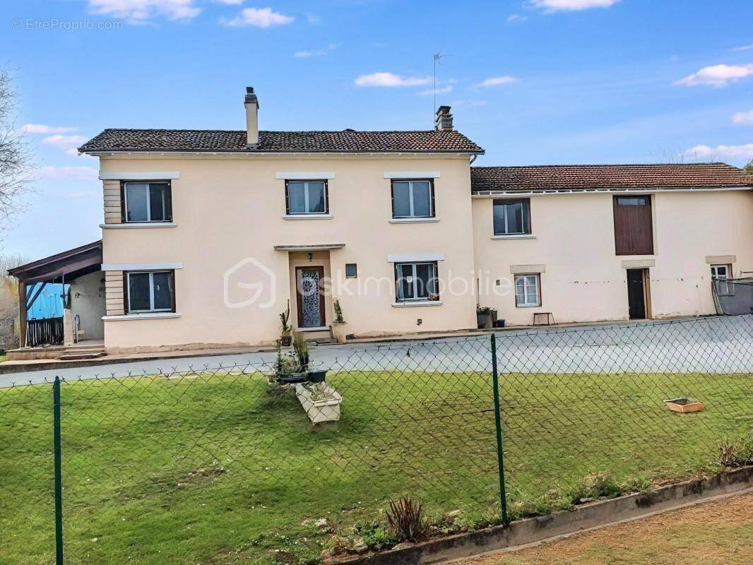 Maison à CHEF-BOUTONNE