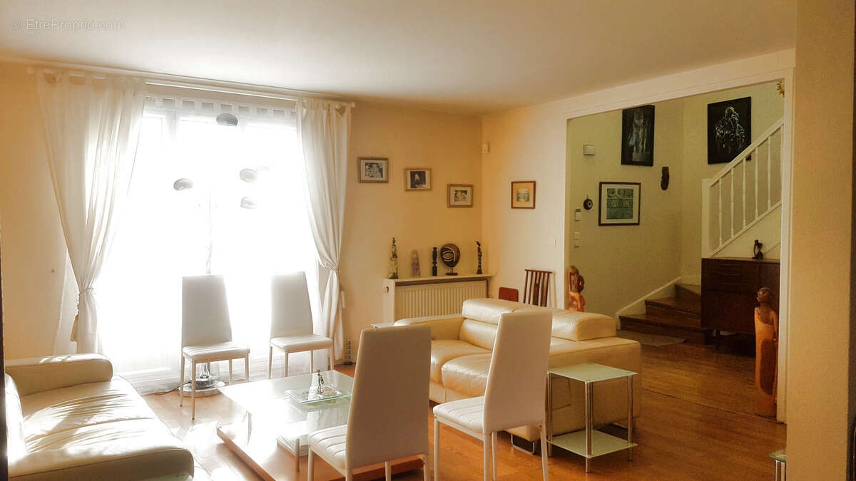 Maison à SAINT-NOM-LA-BRETECHE