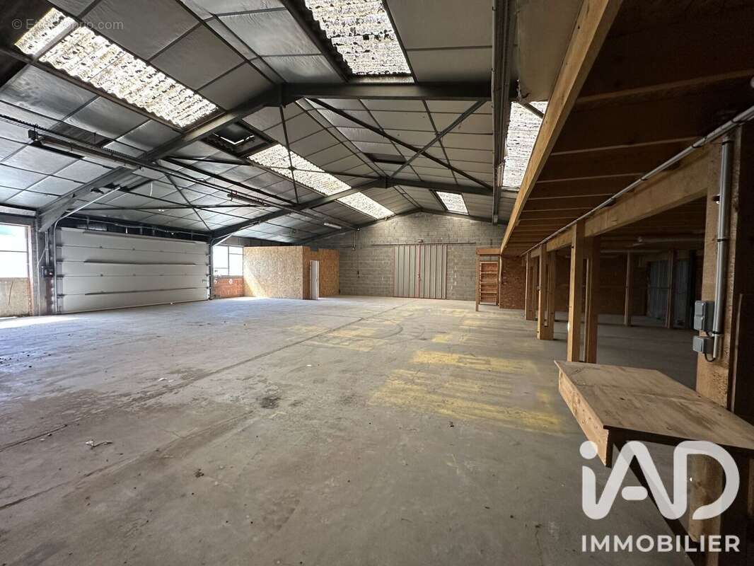 Commerce 380 m² à Mercues  - photo 2