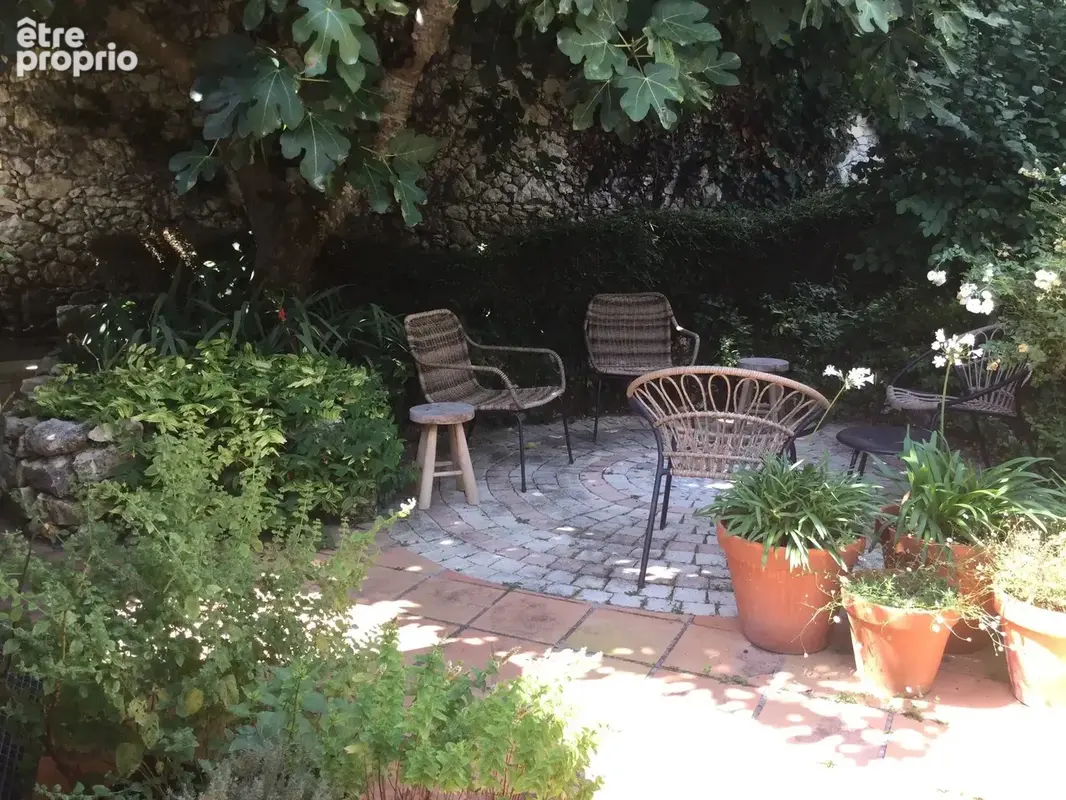 Belle Maison de Village en Pierre Rénovée avec Jardin Clos et Garage - photo 2