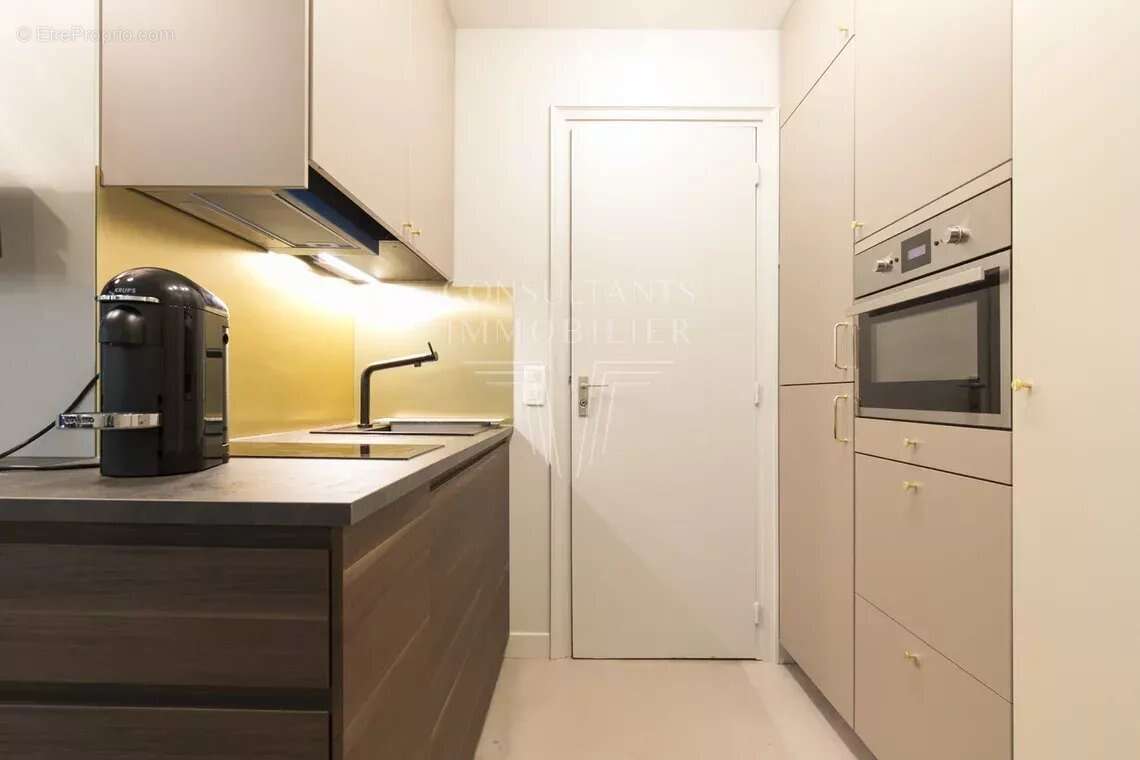 Appartement à NEUILLY-SUR-SEINE